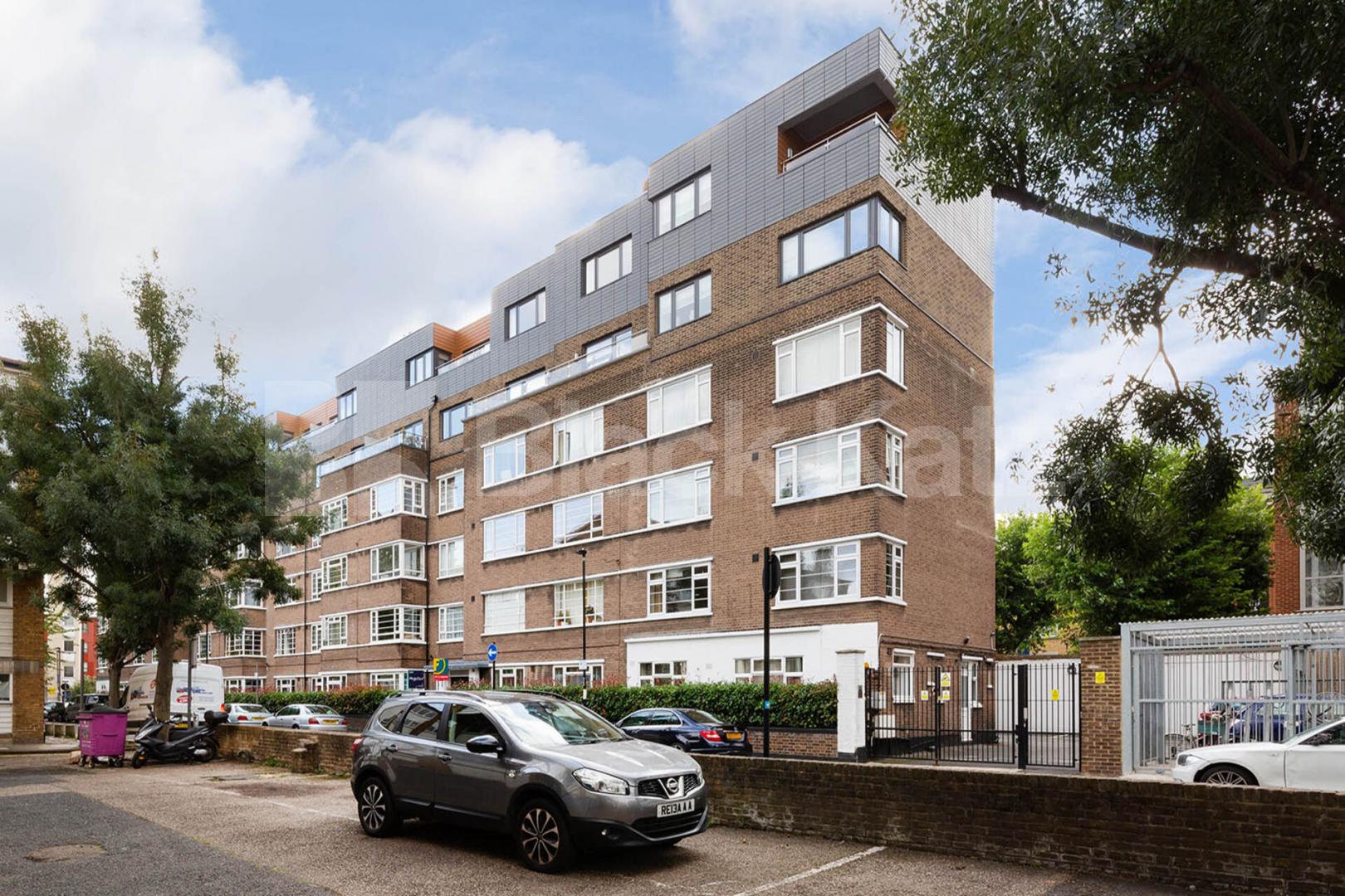 Three double bedroom property with modern kitchen and spacious lounge Damien Street, Whitechapel